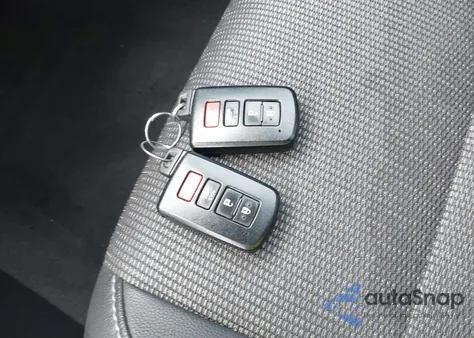 2017 Toyota Corolla Se z USA, uszkodzony, nr VIN 2T1BURHEXHC819634